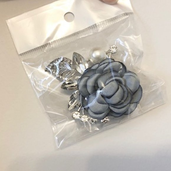 NEW Blue Flower Brooch - Picture 3 of 3